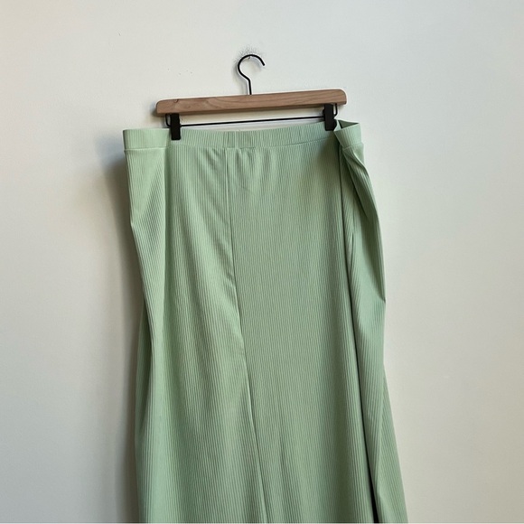 NWT Eloquii Women's Green Ribbed Slit Leg Pull On-Long Stretch Maxi Skirt 22-24 - Picture 8 of 13